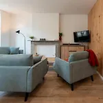The Break Your Cozy Coastal Escape And Free Parking 아파트