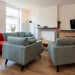 The Break Your Cozy Coastal Escape And Free Parking 아파트