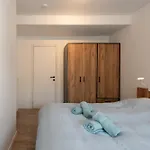 The Break Your Cozy Coastal Escape And Free Parking 아파트 *